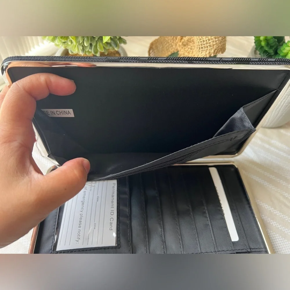 Black “G” Wallet/Clutch